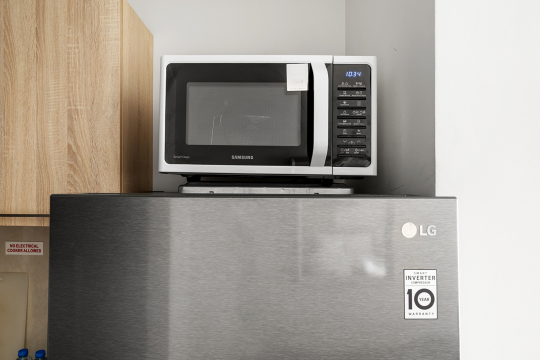 Chic Studio Apartment with Kitchen & Balcony