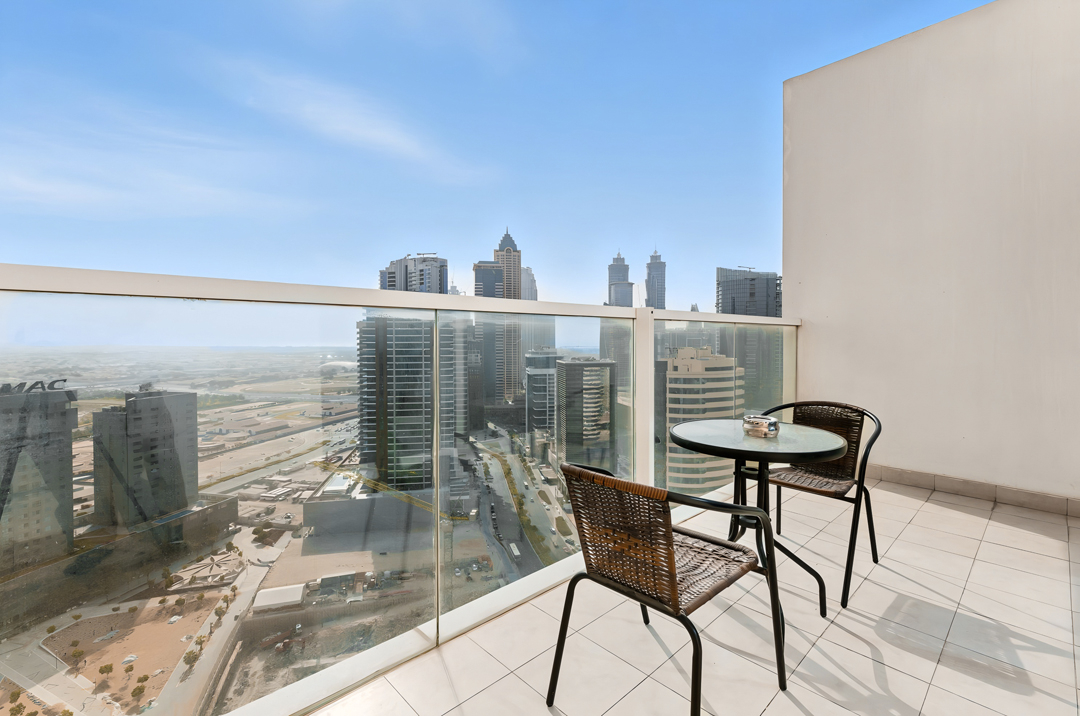 Chic Studio Apartment with Kitchen & Balcony