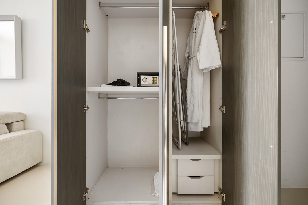 Chic Studio Apartment with Kitchen & Balcony