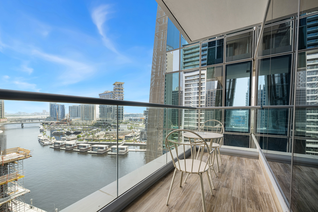 Premium One Bedroom Apt. w/ Kitchen & Balcony