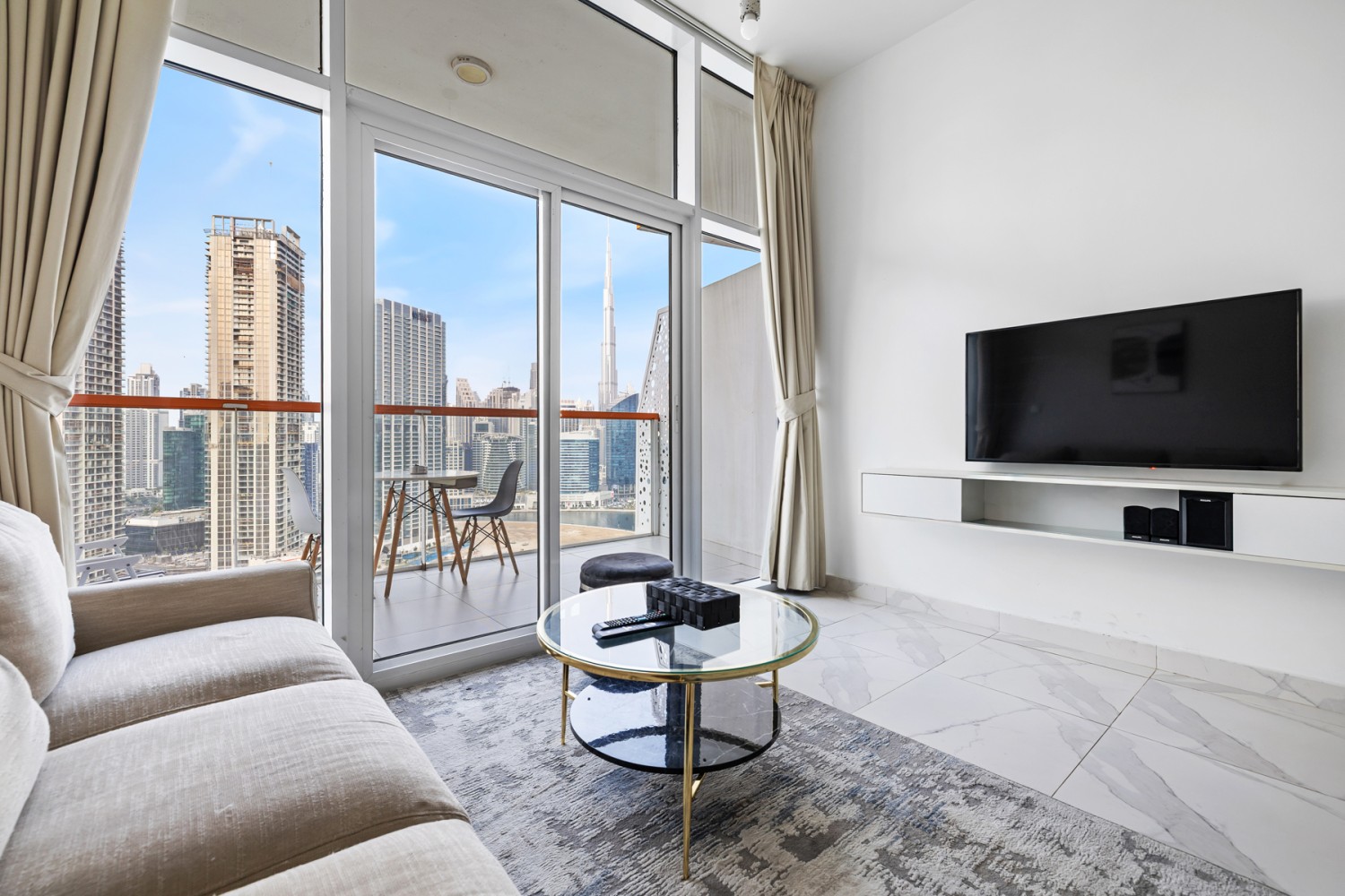 Deluxe Studio - Burj Khalifa View