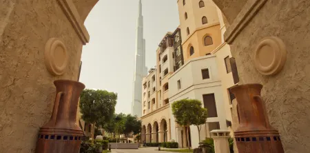 Cultural Etiquette in Dubai: Essential Do's and Don'ts